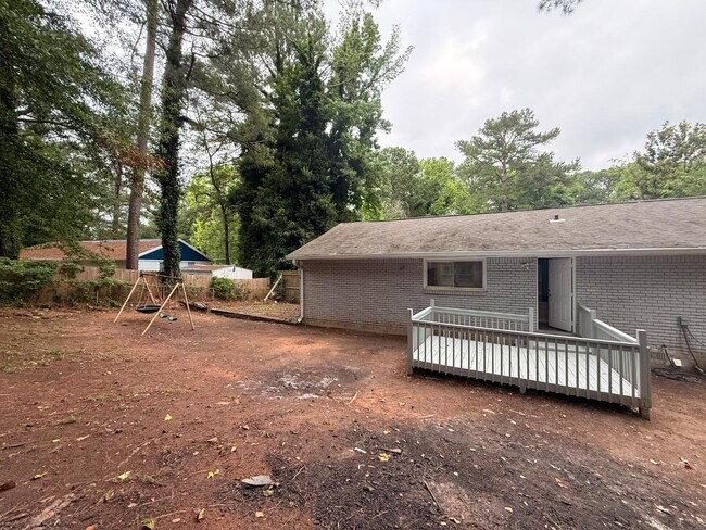 Building Photo - 657 Robert E Lee Pkwy