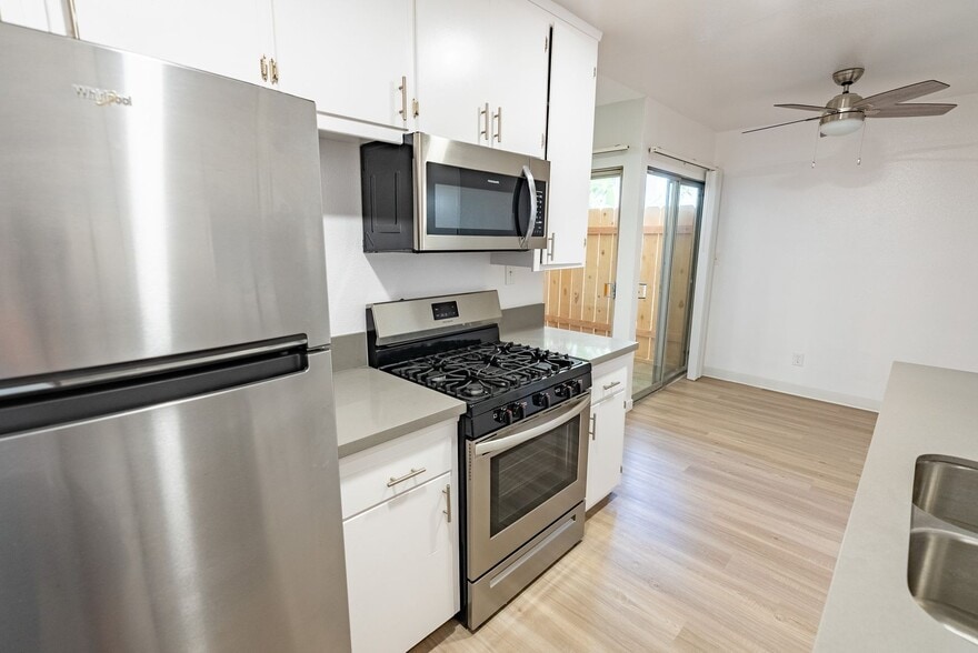 Interior Photo - 3537 Clarington Ave