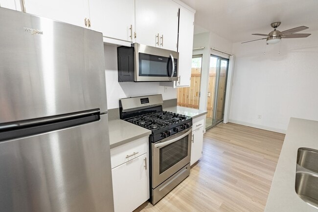 Interior Photo - 3537 Clarington Ave