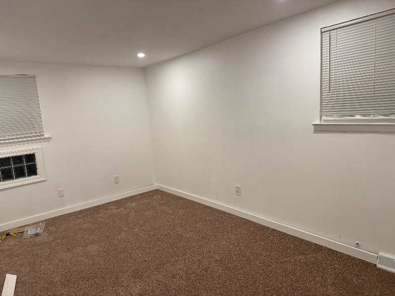 Building Photo - 9405 Kirkwood Rd