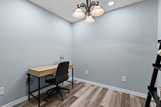Building Photo - Beautiful End Unit Townhome in Weatherhill Farms