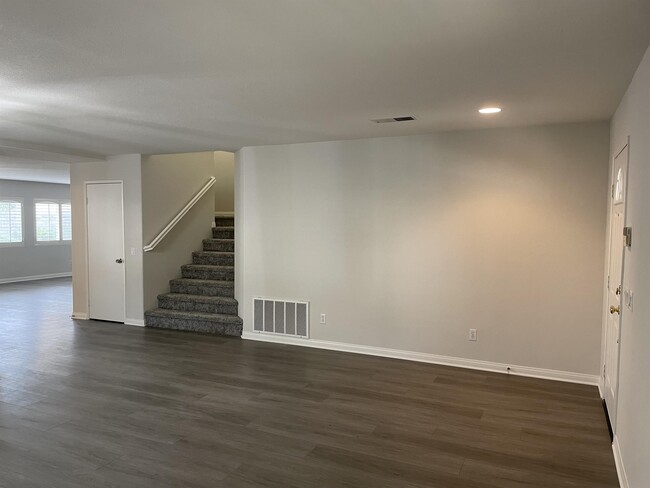 Building Photo - 1167 Innisfree Ct