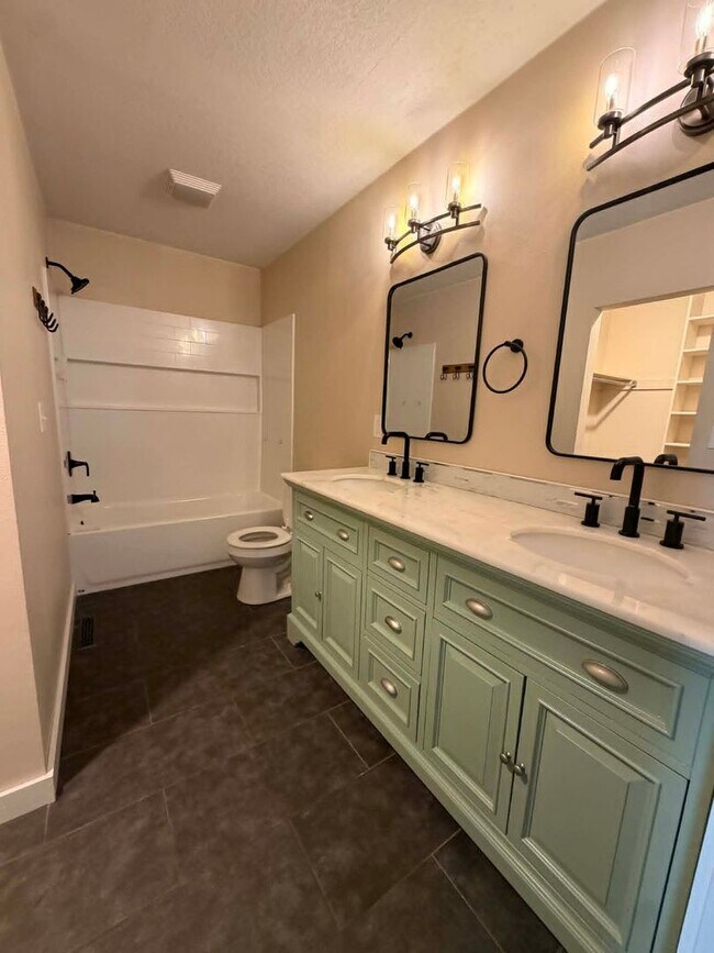 Building Photo - COMING SOON: COMFORT MEETS STYLE IN THIS SPACIOUS BEAUTIFUL 3 BEDROOM / 2 BATHROOM WITH XTRA ROOM...