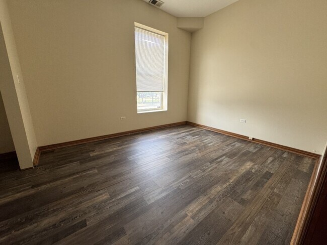 Building Photo - 3158 W Jackson Blvd