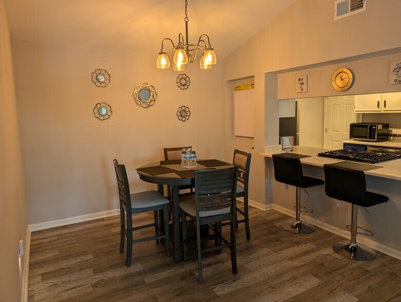 Building Photo - 400 Waters Edge Dr