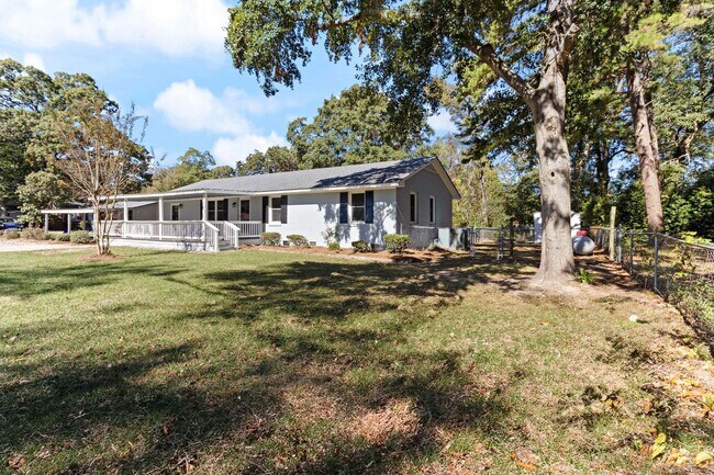 Building Photo - 1106 Bullard St