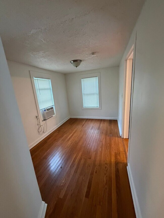 Building Photo - Charming 2 Bed 1 Bath Home with Fenced Backyard in Excelsior Springs