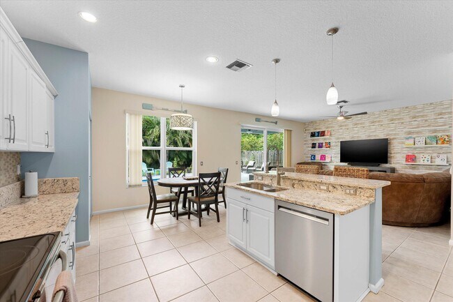 Building Photo - 7061 Chesapeake Cir
