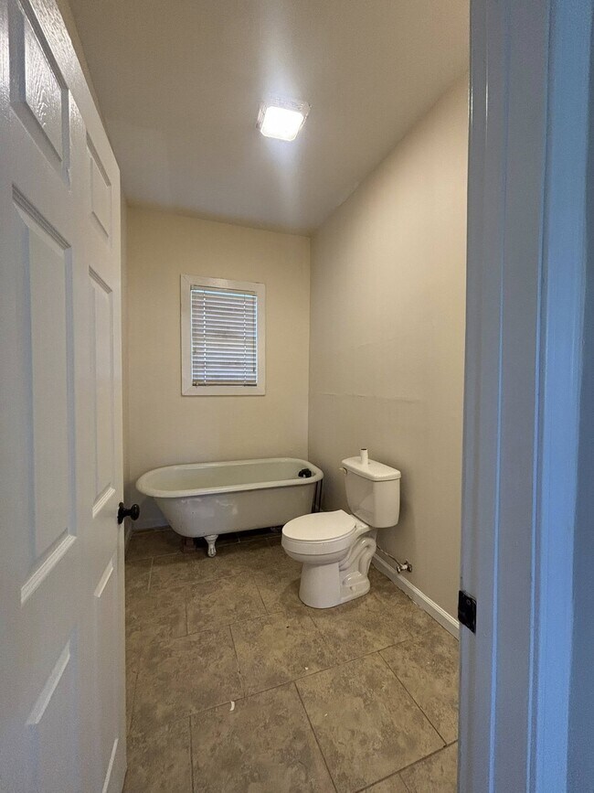 Building Photo - 113 Texas St