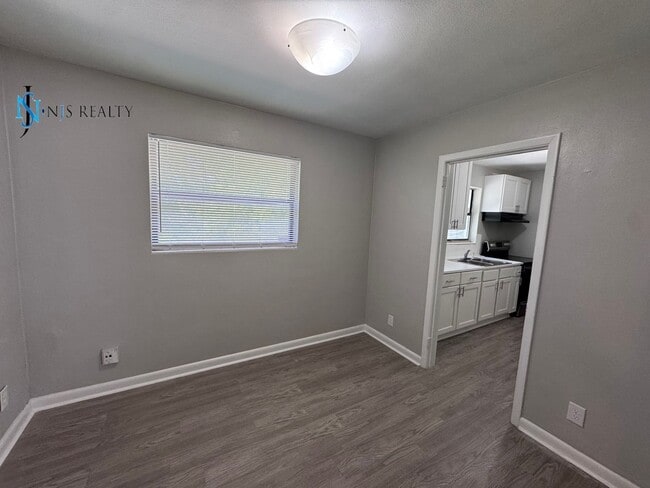 Building Photo - BEAUTIFUL 3/1 large 1417 sq ft home with N...