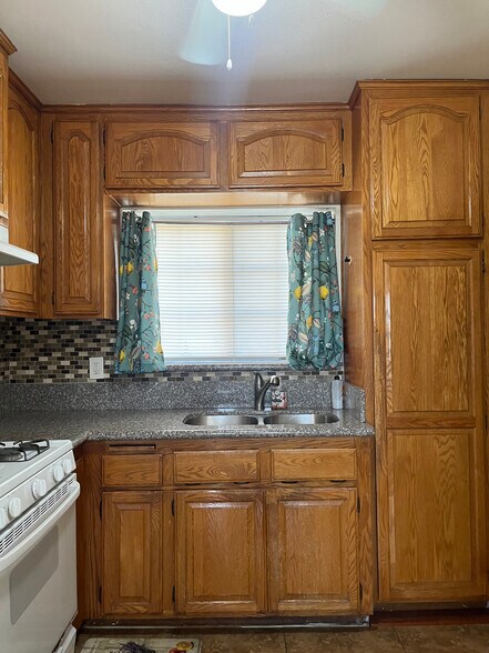 Building Photo - 330 S Virginia Ave