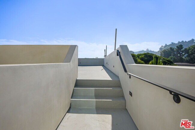 Building Photo - 2671 Benedict St