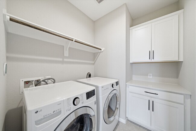 Building Photo - 10009 Granary Dr