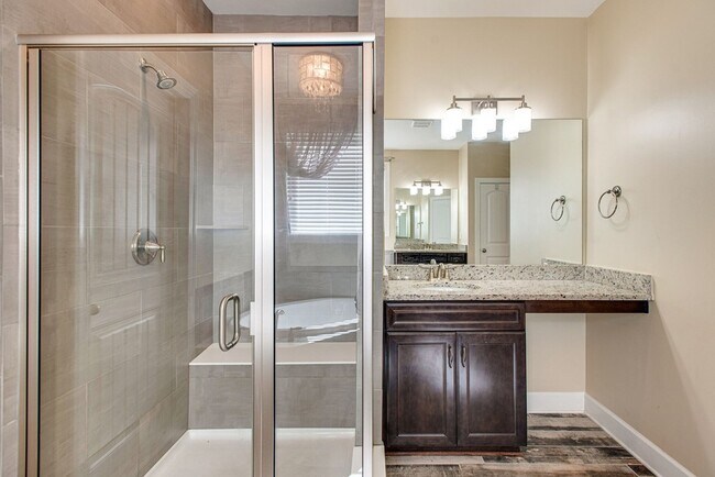 Building Photo - 9810 Glenmore Ln