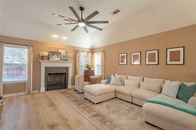 Building Photo - 612 Stoneybrooke Way