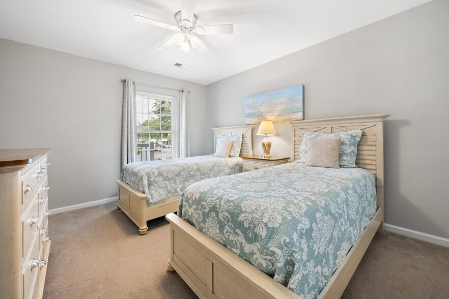 Building Photo - 719 Blue Stem Dr