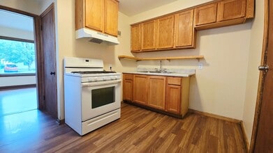 Building Photo - 3 Bedroom 1 Bath House with Detached Garage