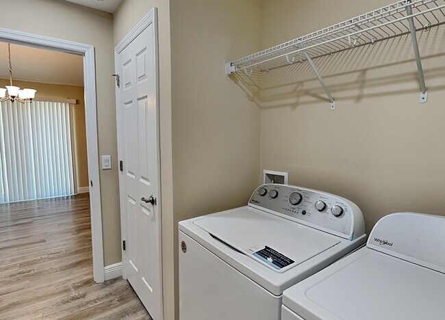 Building Photo - 2127 W Landmark Dr