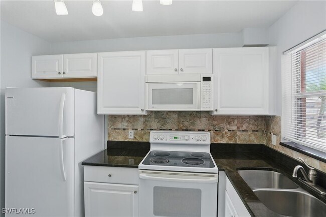Building Photo - 170 Turtle Lake Ct