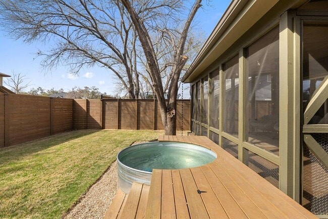 Building Photo - 8202 Cache Dr