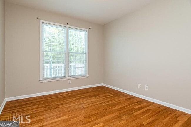 Building Photo - 225 Heritage Lake Dr