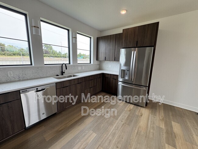 Building Photo - 1371 Keosauqua Way