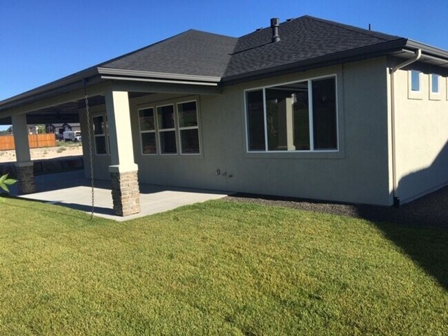 Building Photo - Coming Soon! Newer Custom built home with ...