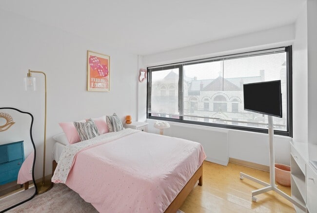 Building Photo - 135 Montgomery St