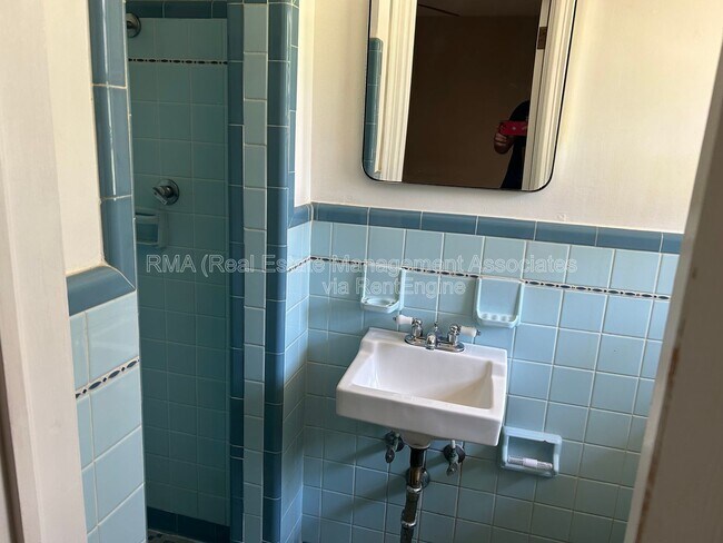 Building Photo - 1133 E College St