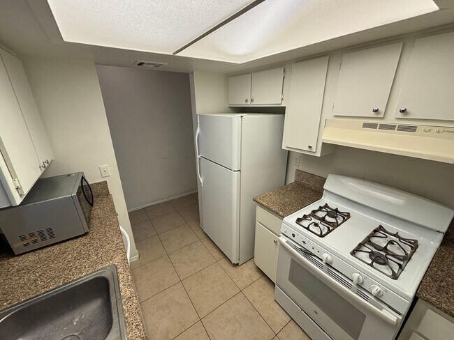 Building Photo - 4590 Carriage Park Dr