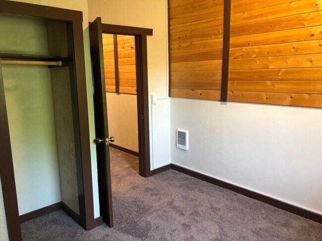 Building Photo - 2660 Edison St