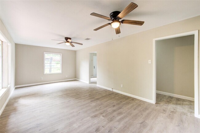 Building Photo - 808 TX-393 Loop