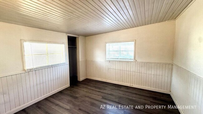 Building Photo - 5547 W Gardenia Ave