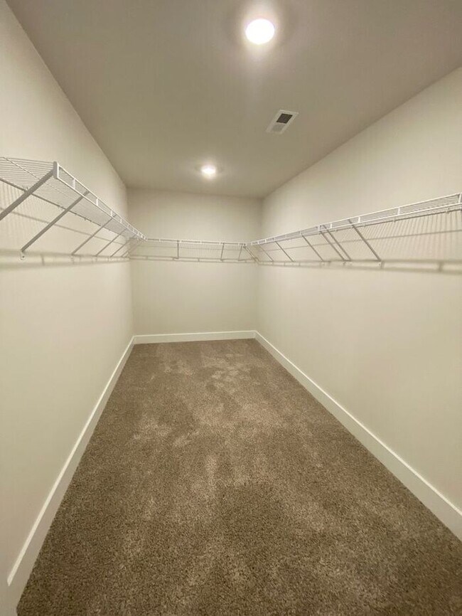 Building Photo - **Coming Soon! **Gorgeous and spacious!