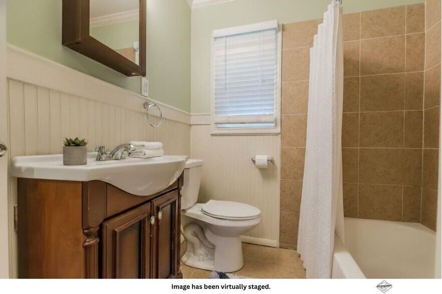 Building Photo - 817 Gertrude Pl NW