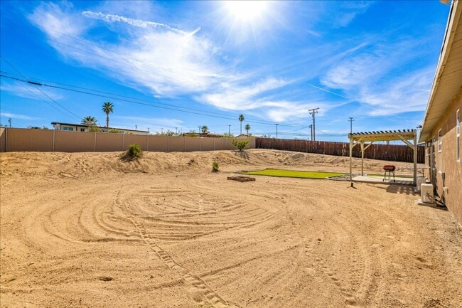 Building Photo - 29 Palms home in great neighborhood!
