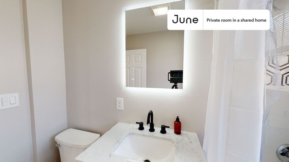 Building Photo - Room in Shared 4 bed/2 bath home