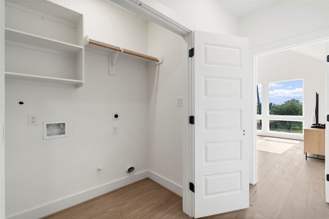 Building Photo - 4110 Cortlandt St