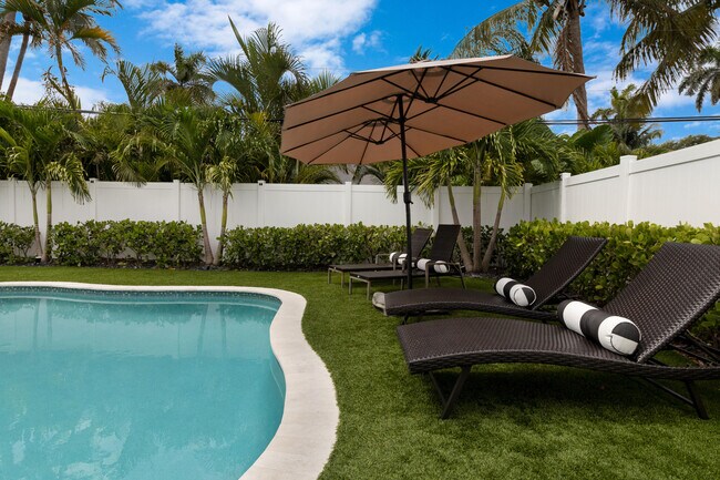 Building Photo - 2862 NE 35th Ct