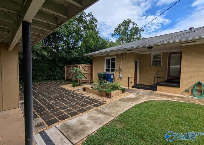 Building Photo - 2222 Matthews St SE