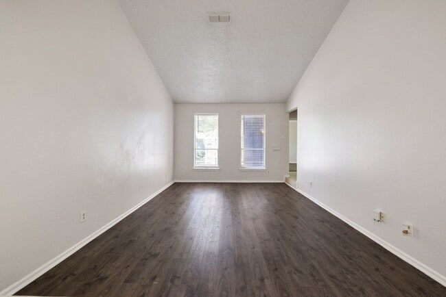 Building Photo - 4913 Westlake Dr