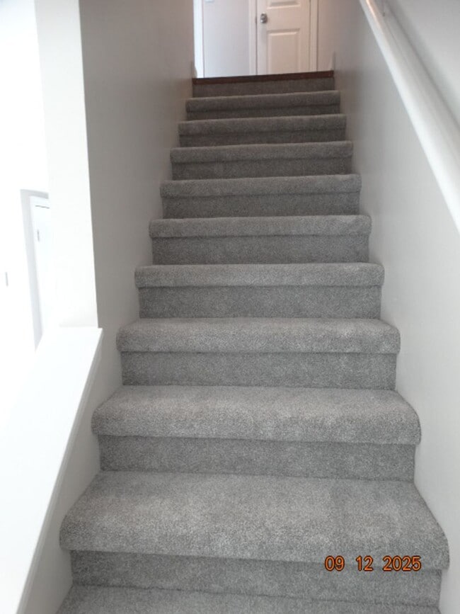 Building Photo - 1325 Greendale Ave