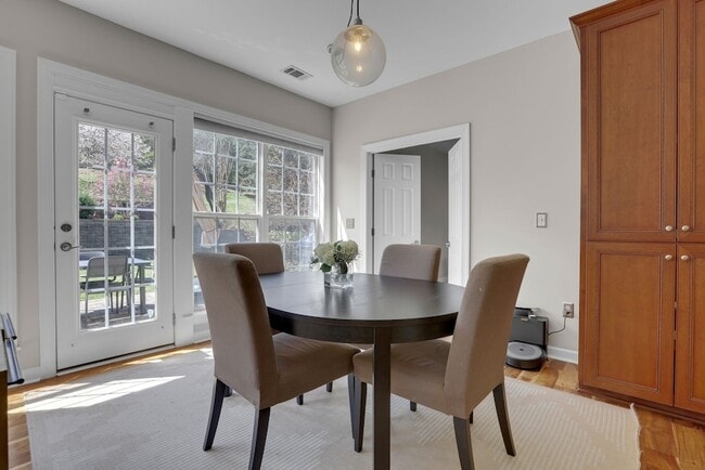 Building Photo - 3005 Coral Bell Ln