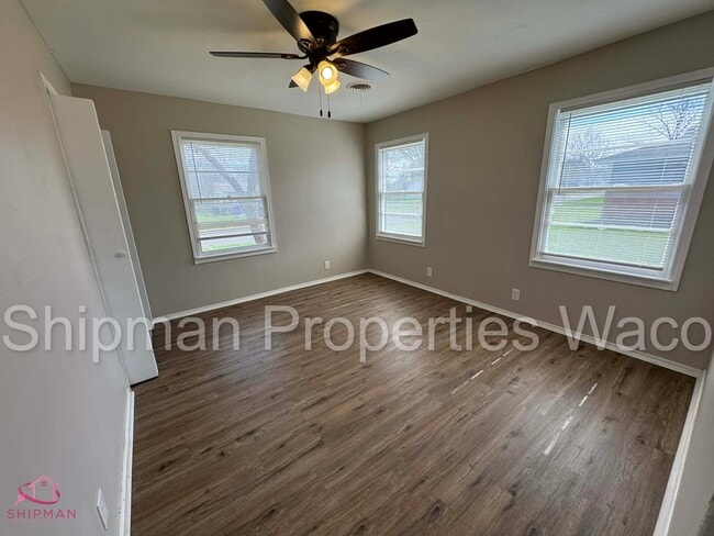 Building Photo - 1106 N 60th St