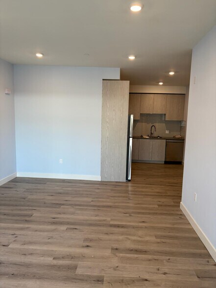 Building Photo - 10739 Kling St