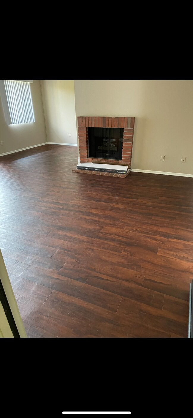 Building Photo - 215 E Elmwood Ave