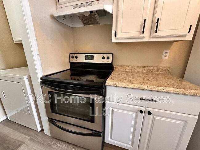 Building Photo - 109 SE 42nd St