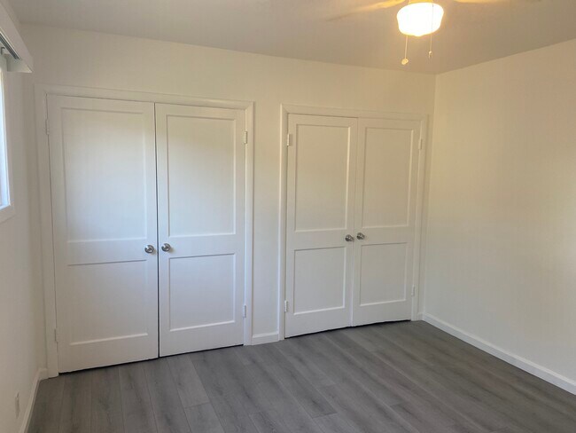 Building Photo - 7421 Hazeltine Ave