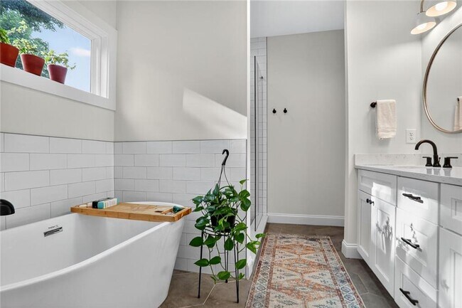 Building Photo - 1170 Moton Ave SW