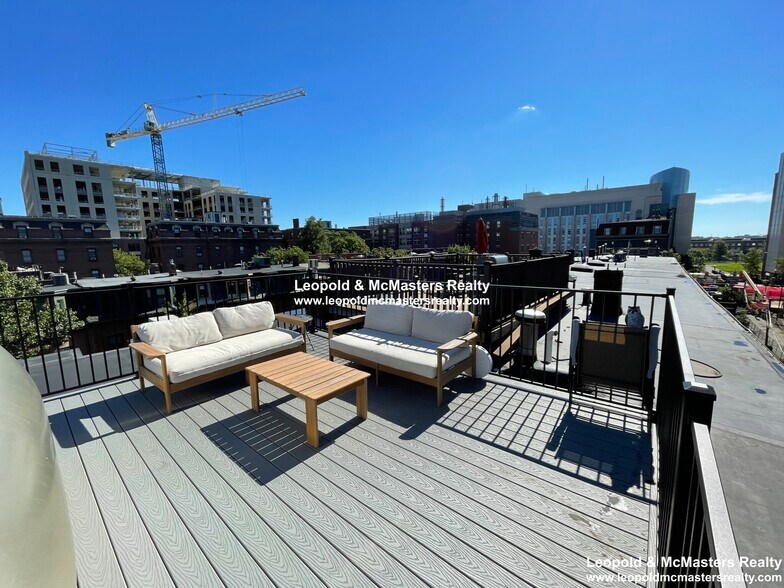 Building Photo - 86 E Brookline St